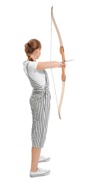 Giovane donna che pratica tiro con l'arco — Foto Stock