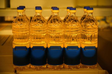 Pişirme yağı raf ile şişe 