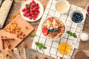 Masada kase çilek ile lezzetli yulaf ezmesi