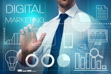 sanal ekran ile çalışan iş adamı  