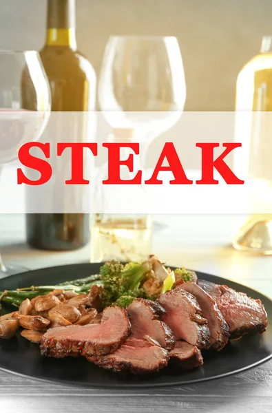 Plate with sliced steak and delicious vegetables — Stock Photo, Image