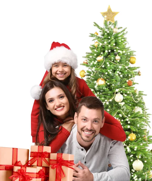 Família feliz com caixas de presente e árvore de Natal decorada em fundo branco — Fotografia de Stock