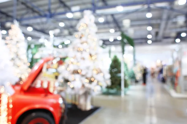 Vista turva da bela decoração de Natal no centro comercial — Fotografia de Stock