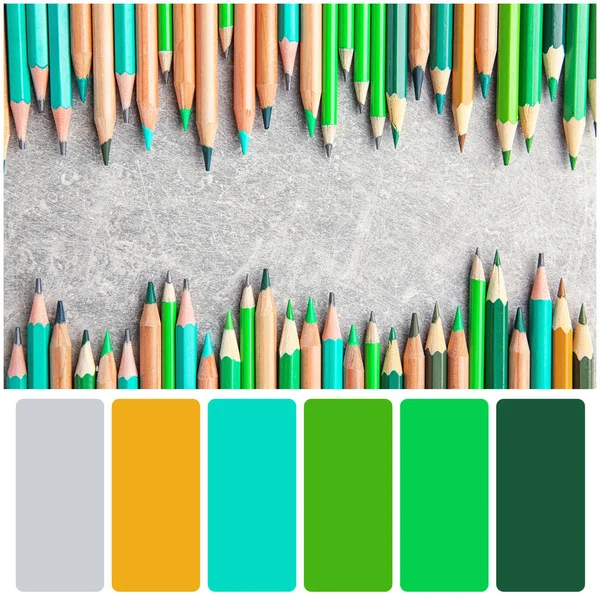 Кольорова палітра і зелені олівці — стокове фото