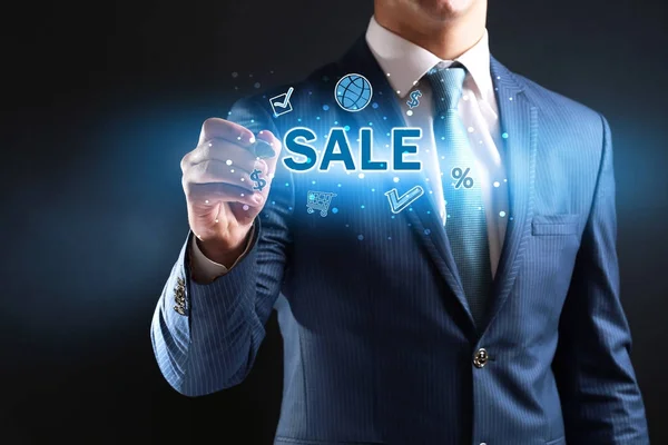 Man writing word SALE on virtual screen against dark background — Stock Photo, Image