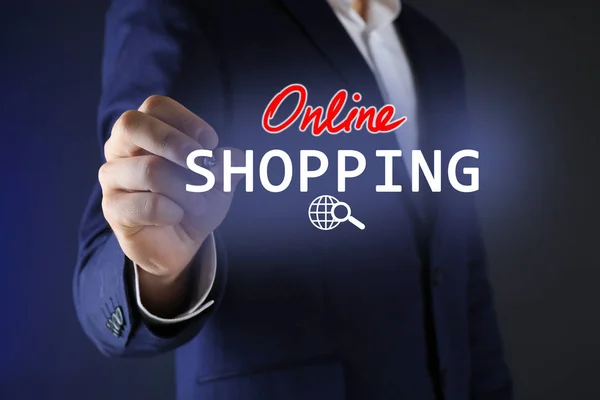 Muž Psaní Textu Online Nakupování Virtuální Obrazovce Tmavém Pozadí — Stock fotografie