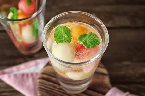 Delizioso cocktail con polpette di melone — Foto Stock