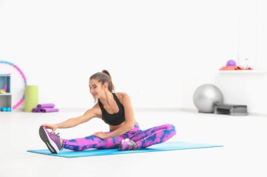  Spor salonunda kadın eğitimi