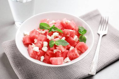 karpuz taze salata ile kase 