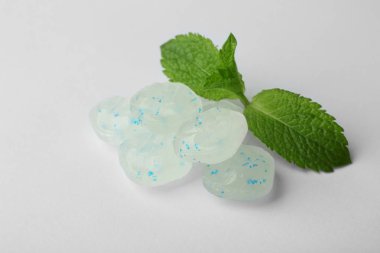 Lezzetli zor nane şekerleri 