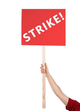 Tabela ile kelime Strike beyaz arka plan üzerinde tutan adam