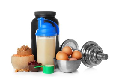 Yüksek protein yiyecek, toz ve beyaz zemin üzerine sallamak