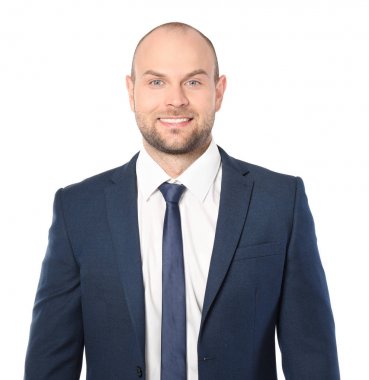 Beyaz arka plandaki genç adam.