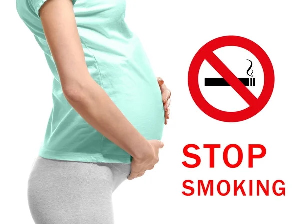 Donna con segno STOP SMOKING — Foto Stock