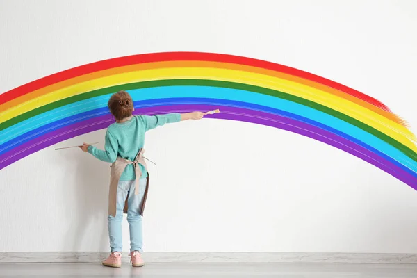 Bambino pittura arcobaleno — Foto Stock
