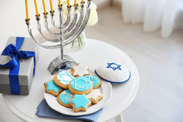 Bela composição para Hanukkah na mesa em casa — Fotografia de Stock