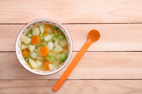 Bowl dengan sup bayi lezat — Stok Foto