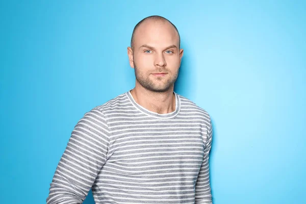 Young man on color background — Stock Photo, Image