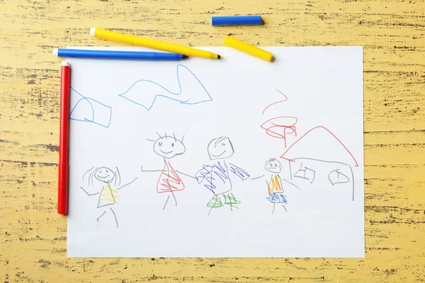 Tekening van het kind van de familie op gele achtergrond — Stockfoto