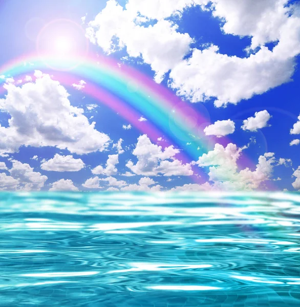Havet och vacker regnbåge — Stockfoto