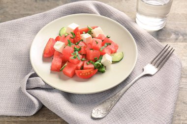 karpuz taze salata ile plaka 