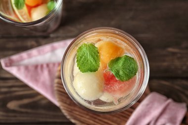 kavun topları ile lezzetli kokteyl