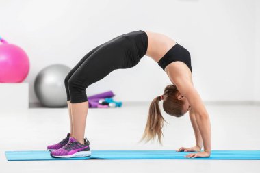 Spor salonunda kadın eğitimi