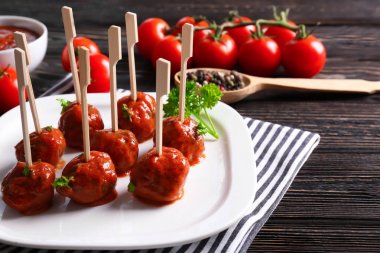 Masada lezzetli köfte ile plaka