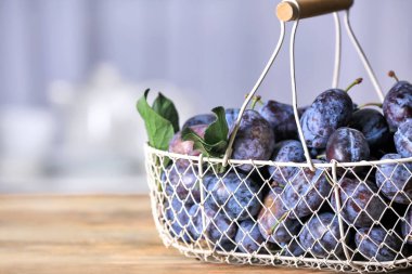 Sepet ve lezzetli taze Erik 