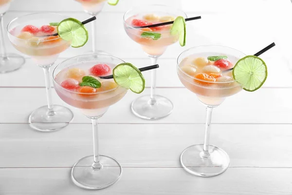 Verres de délicieux cocktails — Photo