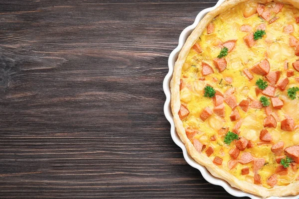 Delicious casserole with sausages in baking dish on table — Stock Photo, Image