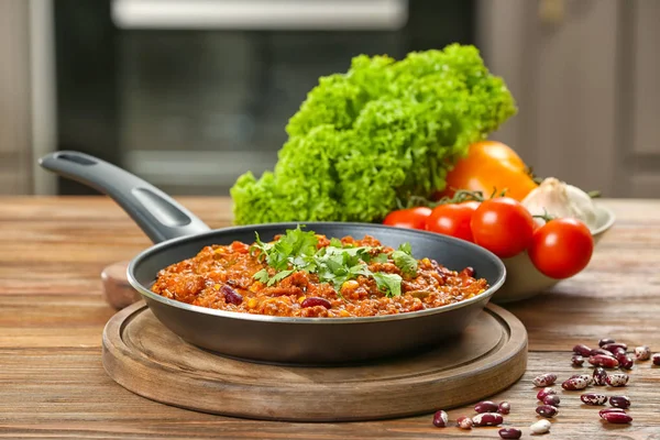 Stekpanna med chili con carne — Stockfoto