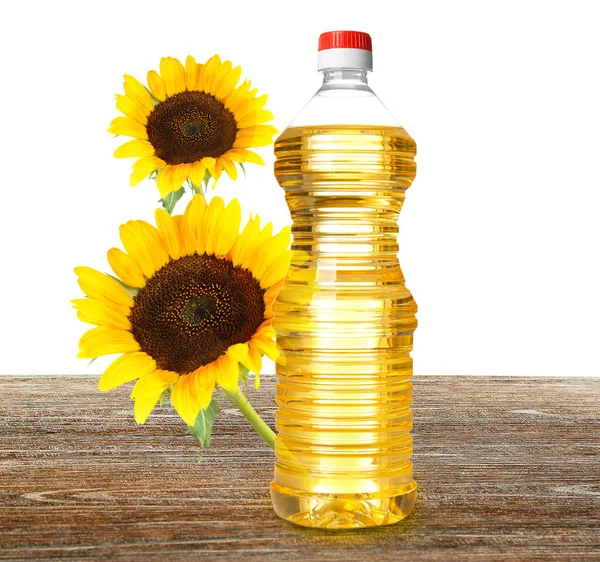 Бутылка растительного масла с подсолнухами — стоковое фото