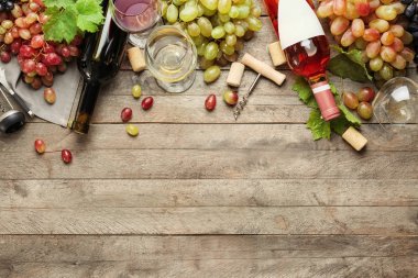 Şarap ve üzüm kompozisyonu 