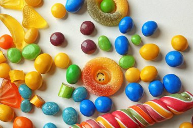 Lezzetli çok renkli şekerler 