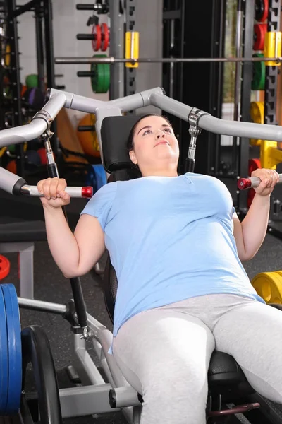 Entrenamiento de mujeres con sobrepeso —  Fotos de Stock