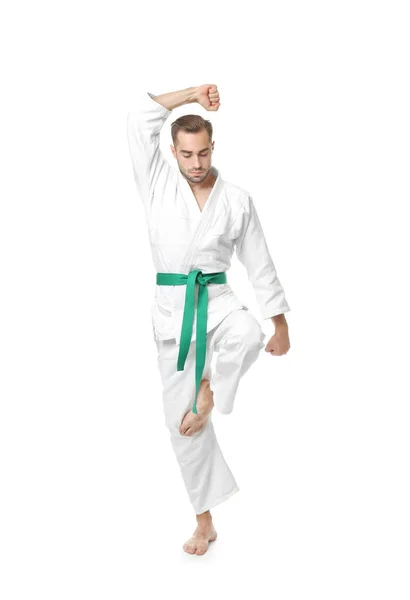 Jonge man het beoefenen van karate op witte achtergrond — Stockfoto