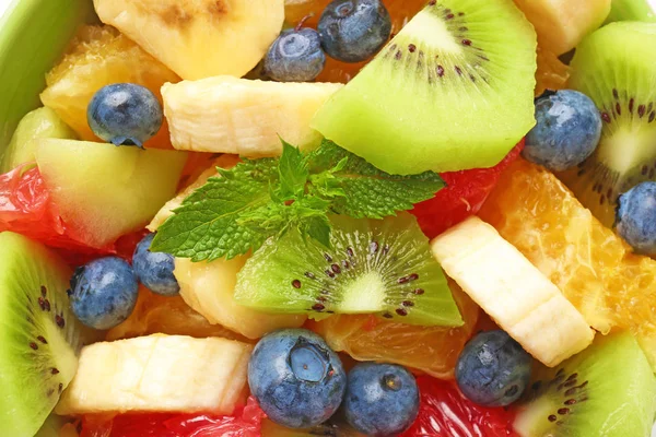 Deliciosa ensalada de frutas, primer plano —  Fotos de Stock