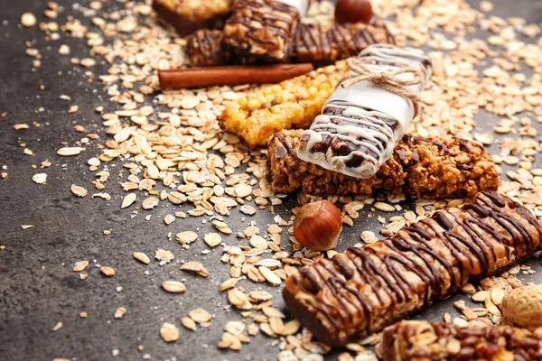 Cereal energy bars and oatmeal — Stock Photo, Image