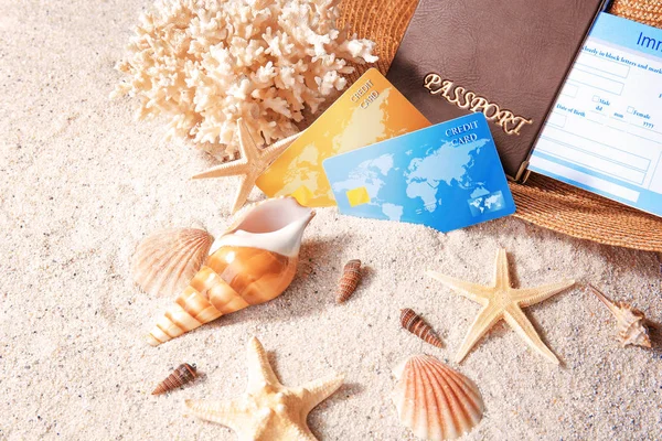 Credit cards and shells on sand — Stock Photo, Image