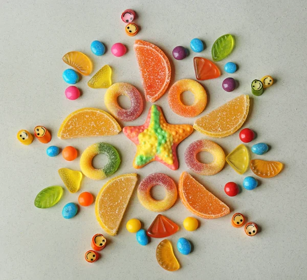 Colorful candies beautifully arranged — Stock Photo, Image