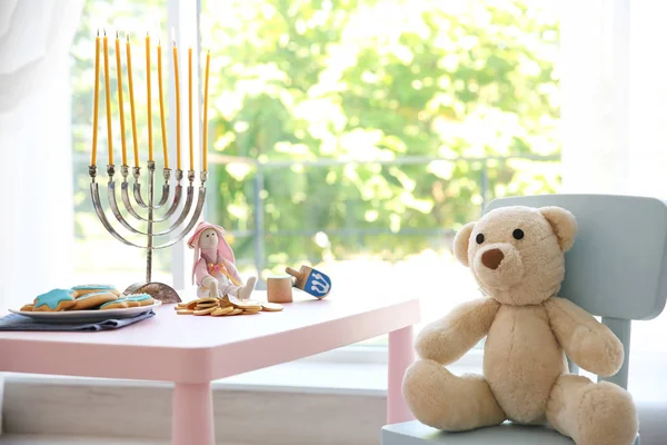 Bella stanza del bambino decorata per Hanukkah — Foto Stock
