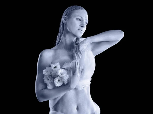 Mooie jonge vrouw met geweldige body-art als maagd op donkere achtergrond. Dierenriem tekenen concept — Stockfoto