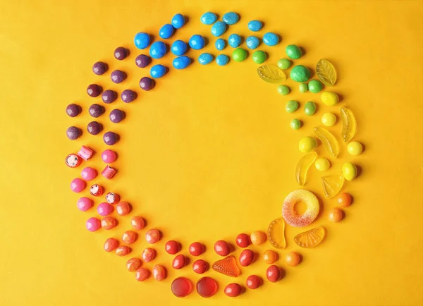 Colorful candies arranged as circle — Stock Photo, Image
