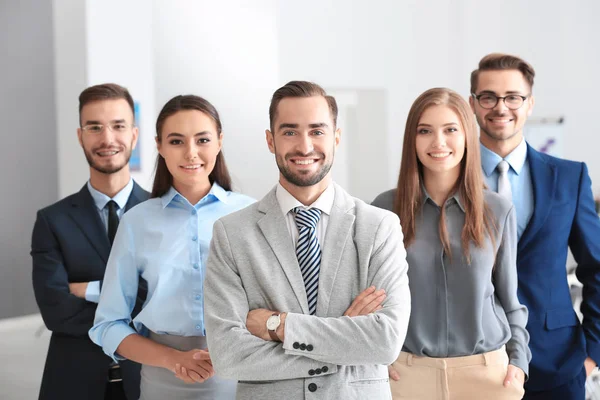 Ofiste bir grup insan