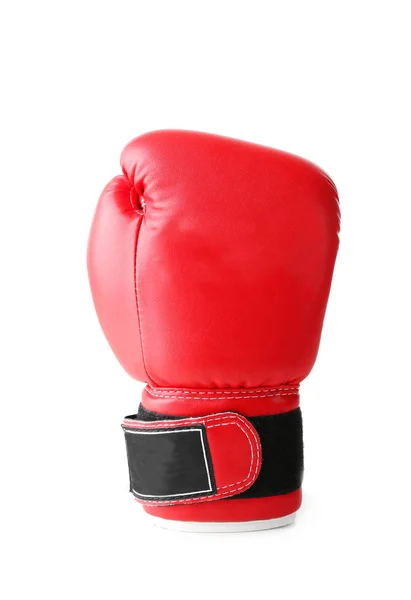 Красная боксерская перчатка, изолированная на белом — стоковое фото