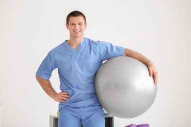 Fitball Rehabilitasyon Merkezi ile genç fizyoterapist