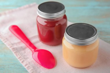 Masada lezzetli bebek maması kavanoz