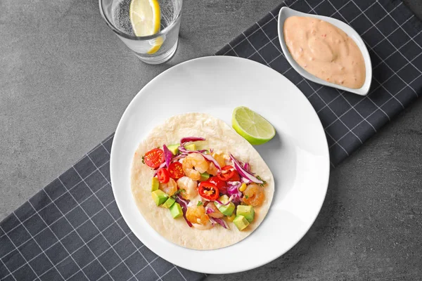 Deska s taco lahodné krevety — Stock fotografie