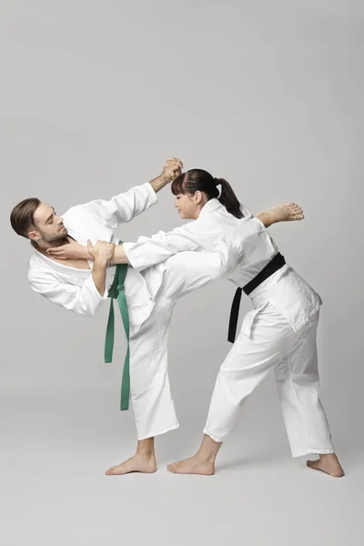 Man and woman practicing karate — Stock Photo, Image